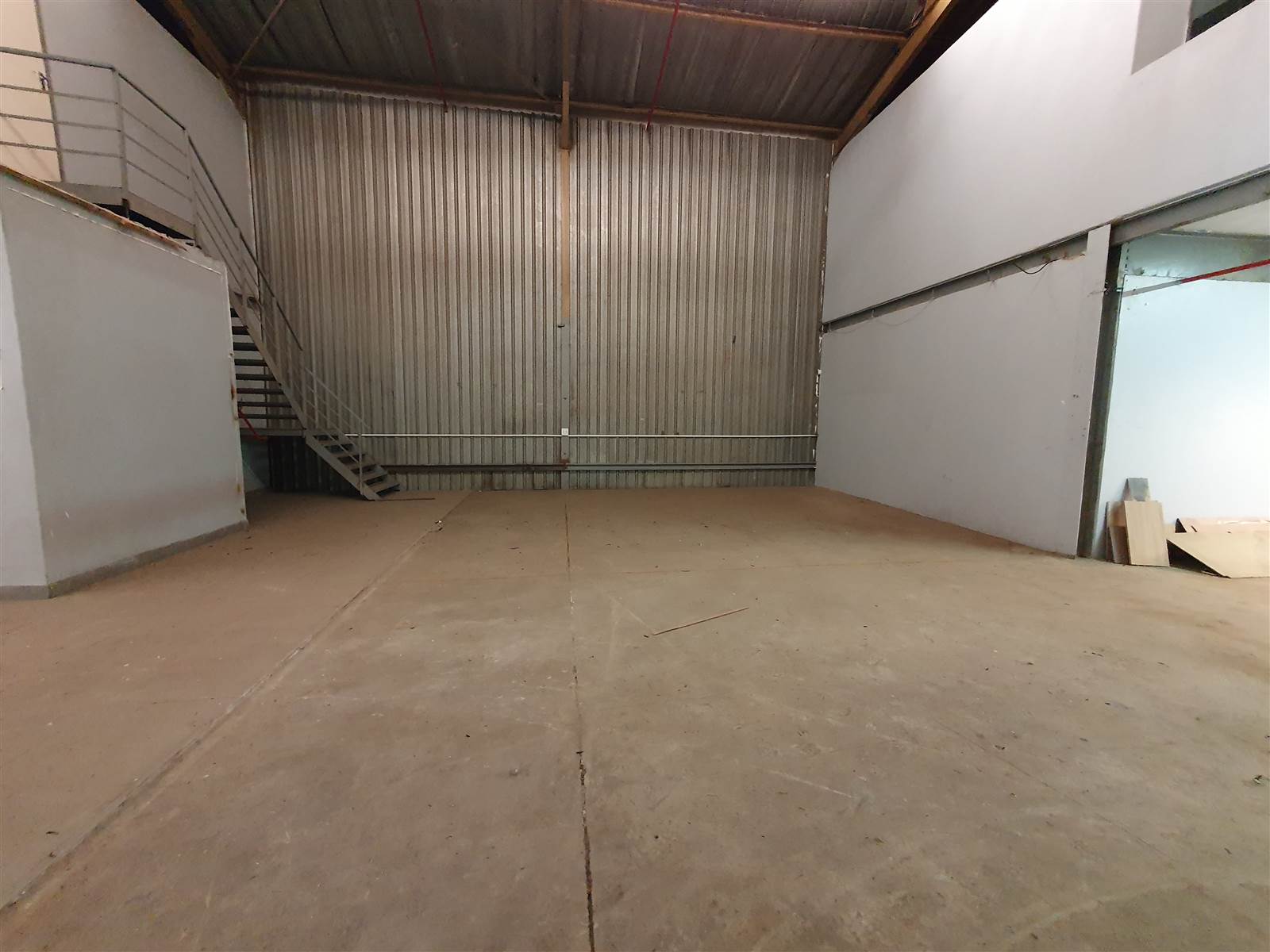 305  m² Industrial space in Selby photo number 8
