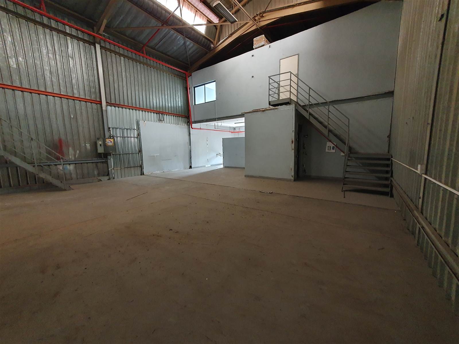 305  m² Industrial space in Selby photo number 3