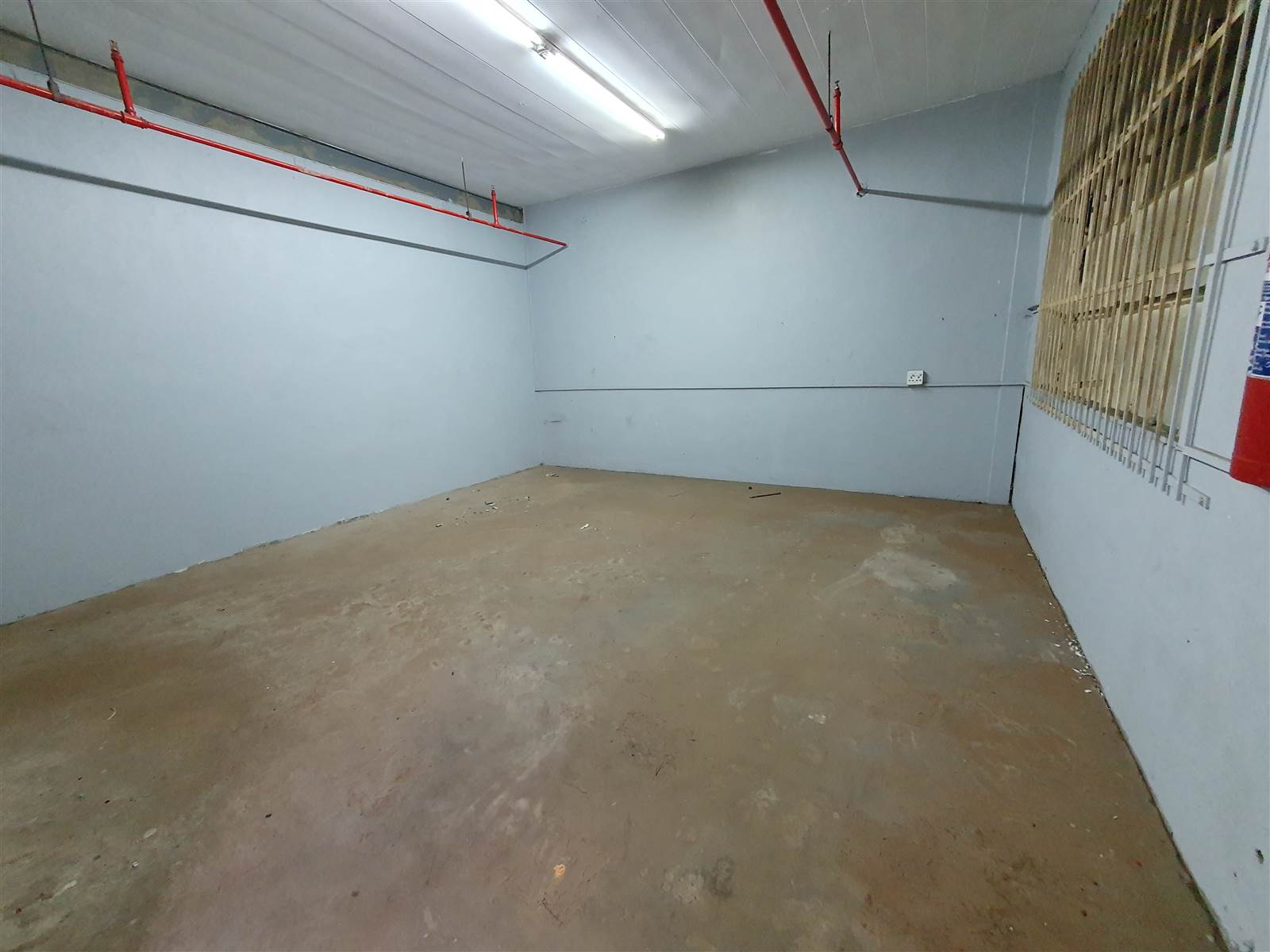 305  m² Industrial space in Selby photo number 12