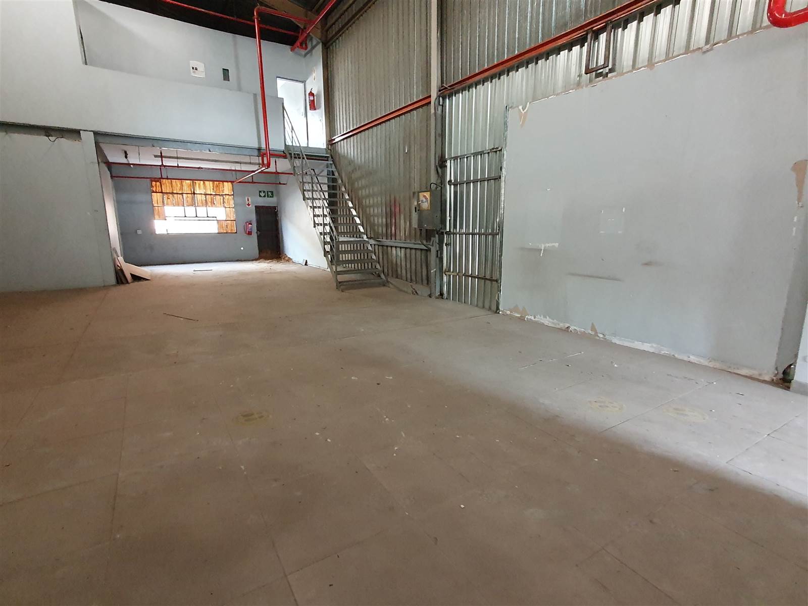 305  m² Industrial space in Selby photo number 6