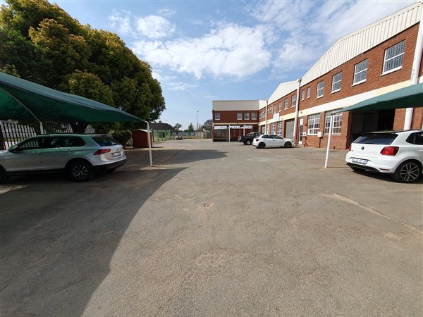 305  m² Industrial space in Selby