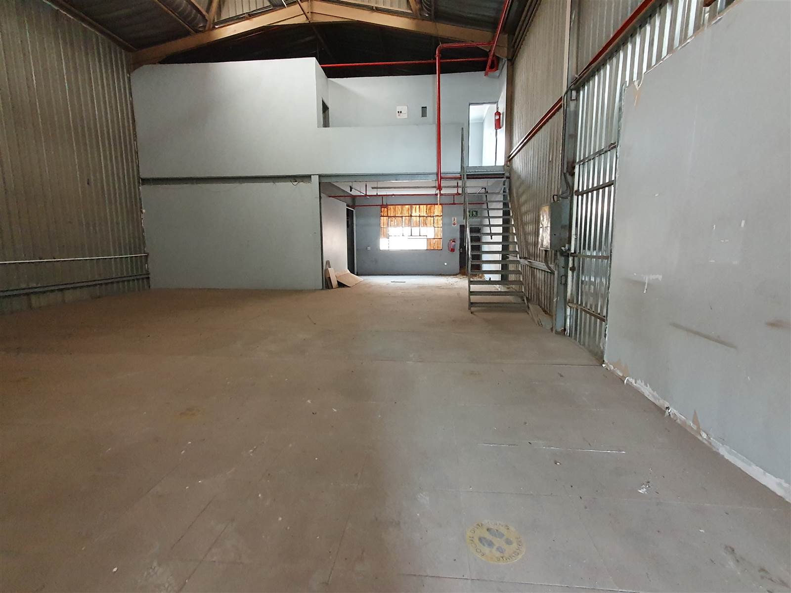 305  m² Industrial space in Selby photo number 7