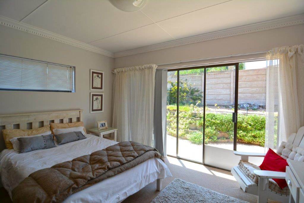 6 Bed House in Jongensfontein photo number 10