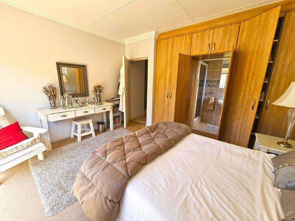 6 Bed House in Jongensfontein photo number 13