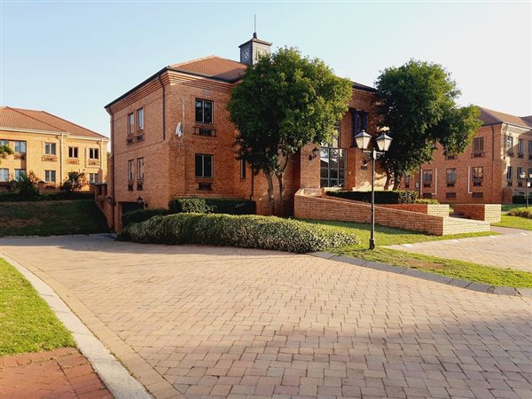 689  m² Commercial space in Rivonia