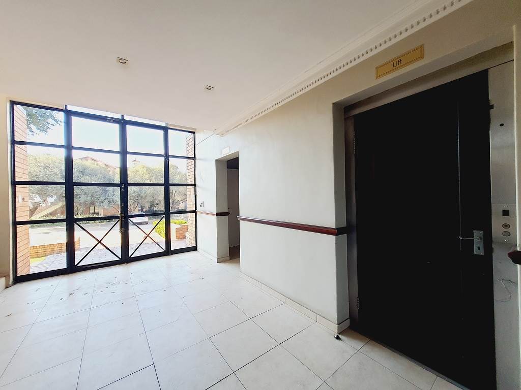 689  m² Commercial space in Rivonia photo number 10
