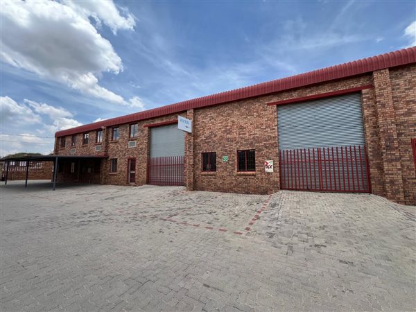 748  m² Industrial space