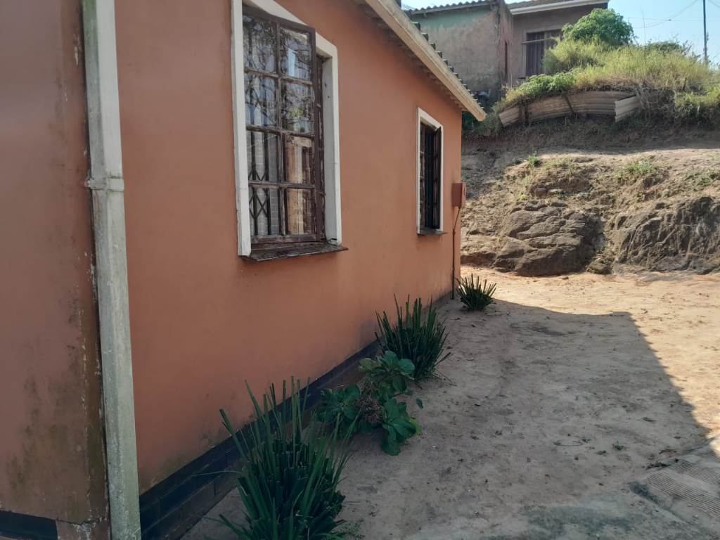 2 Bed House in Amanzimtoti photo number 14