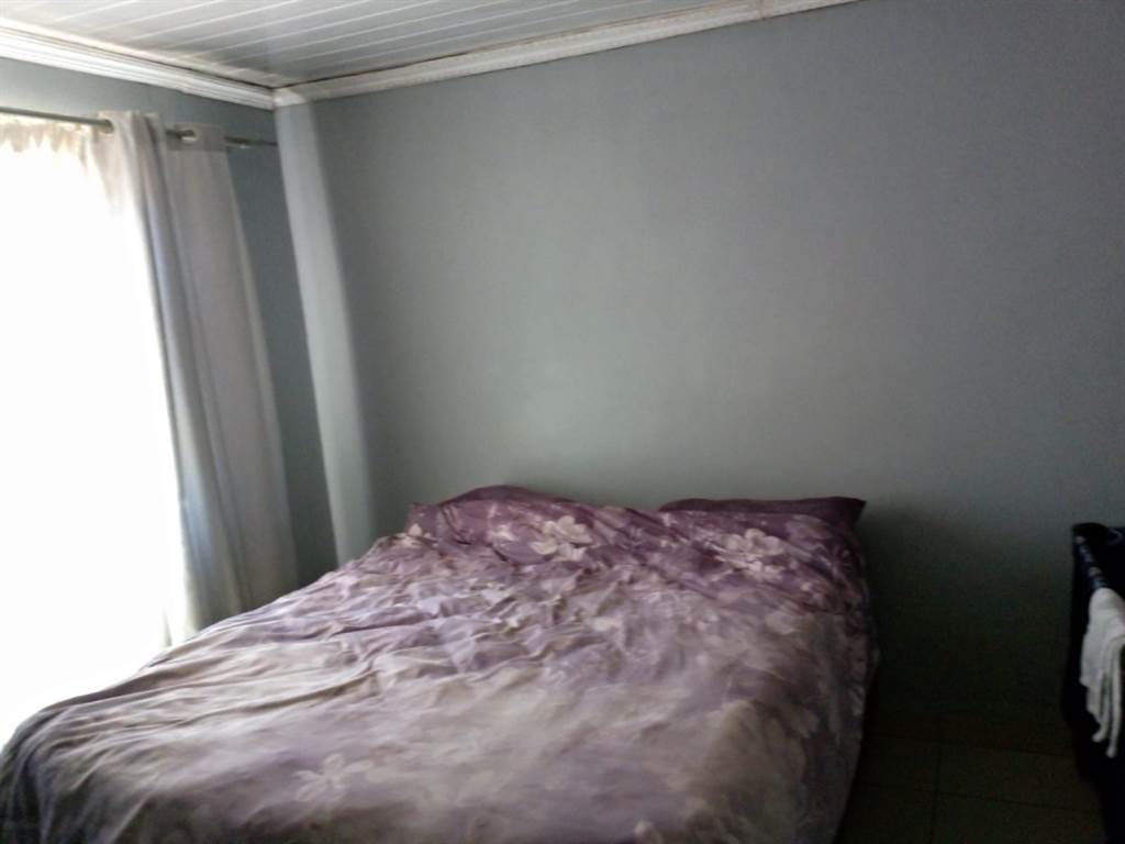 7 Bed House in Khayelitsha photo number 18