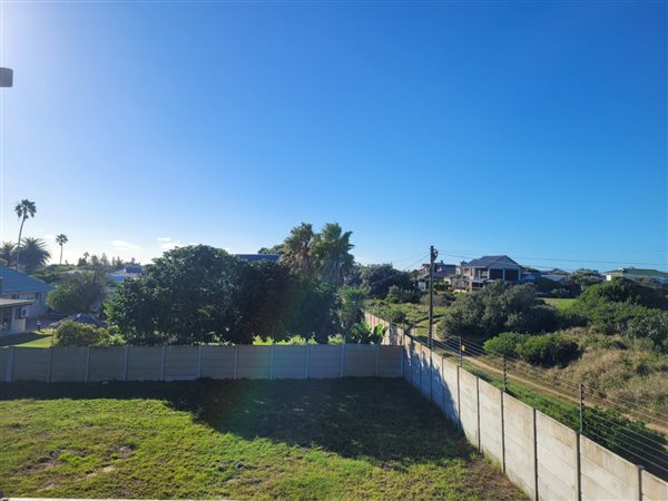 1012 m² Land available in Mossel Bay Central