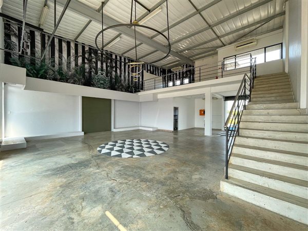 198  m² Commercial space