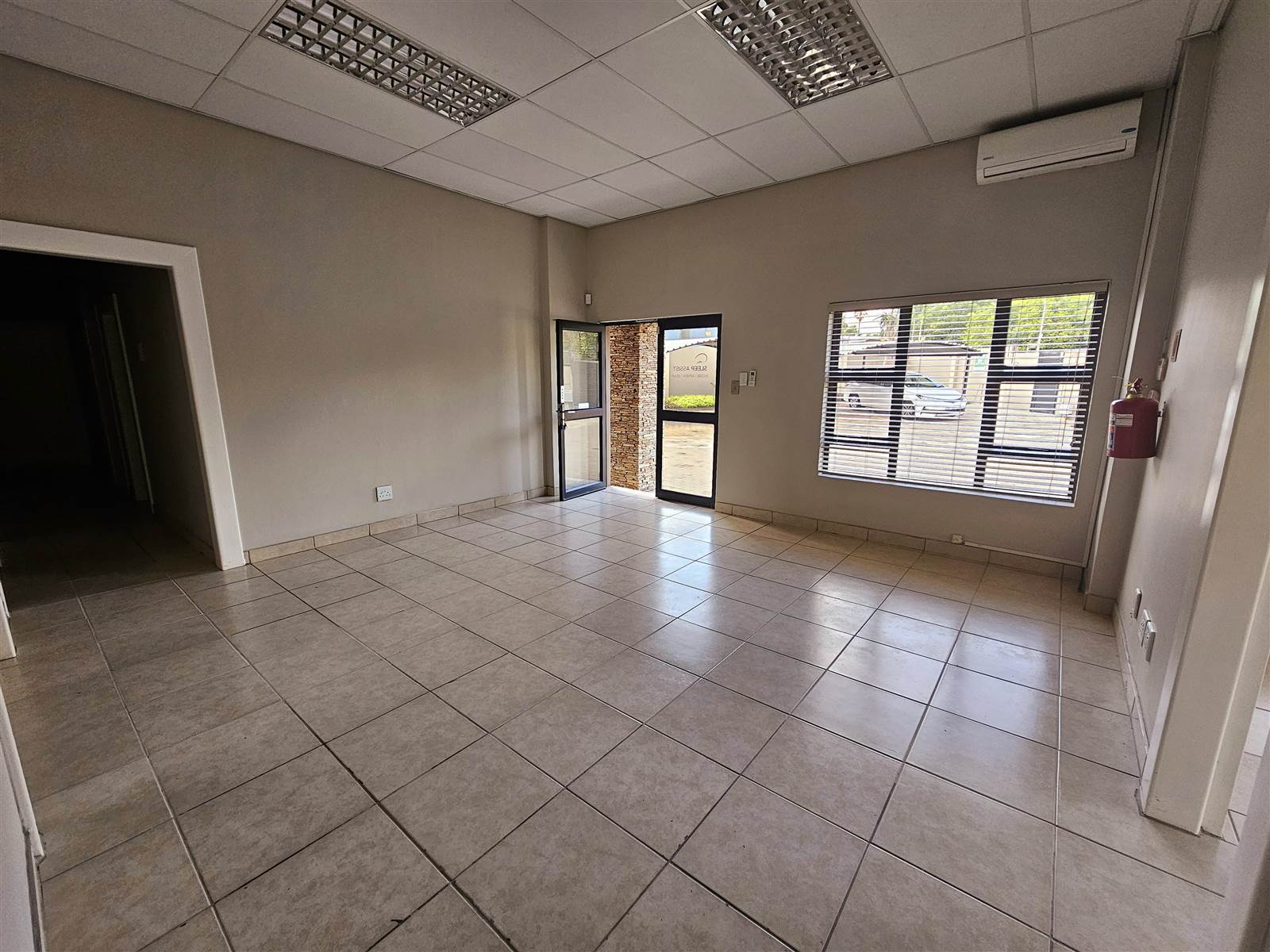 432  m² Commercial space in Garsfontein photo number 3
