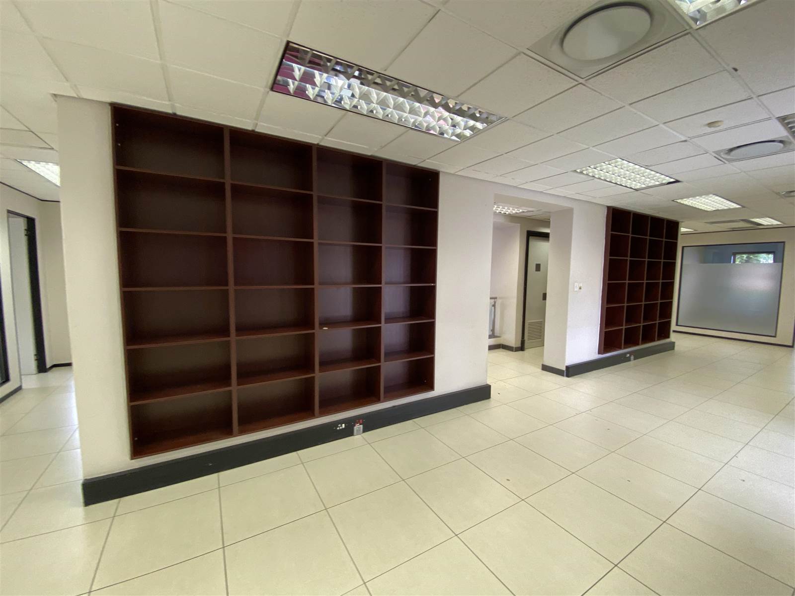 320  m² Commercial space in Rivonia photo number 16