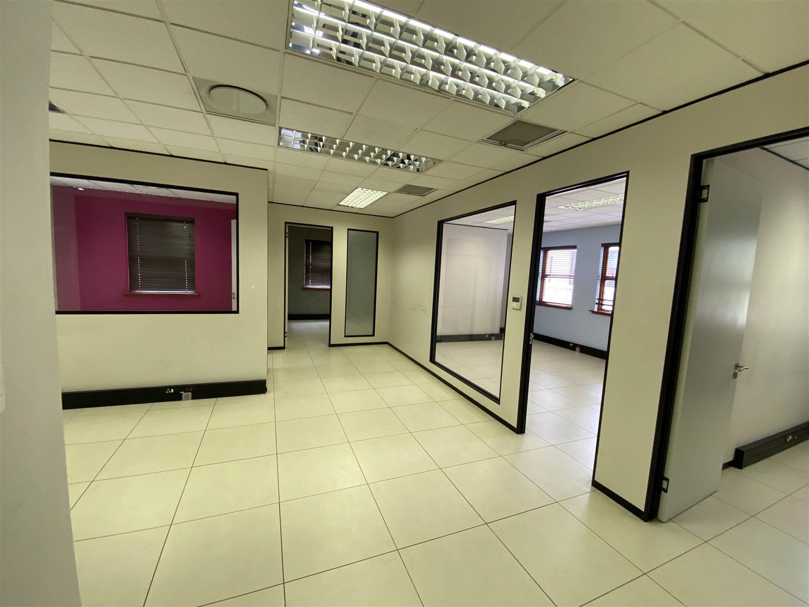320  m² Commercial space in Rivonia photo number 10