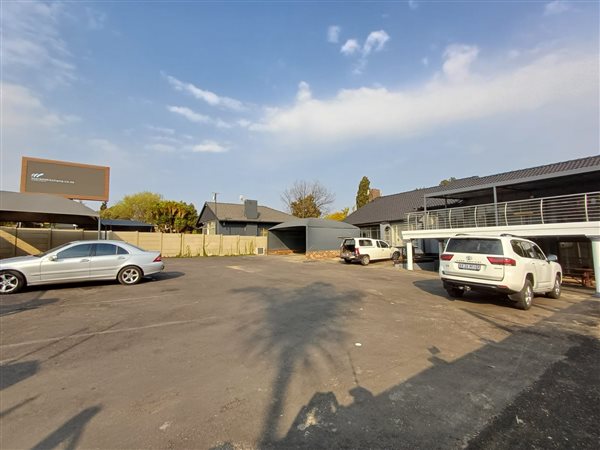 350  m² Commercial space