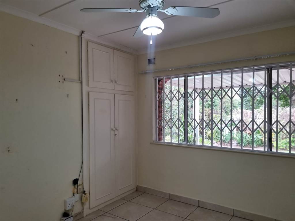 3 Bed Townhouse in Scottburgh South photo number 15