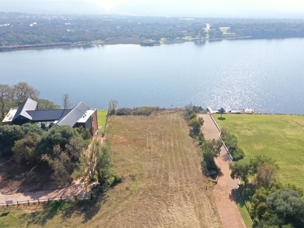 1842 m² Land available in The Coves