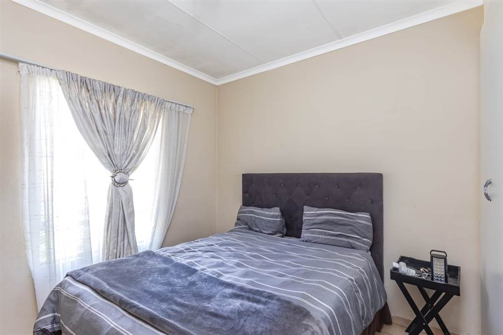 2 Bed Townhouse in Ormonde photo number 8
