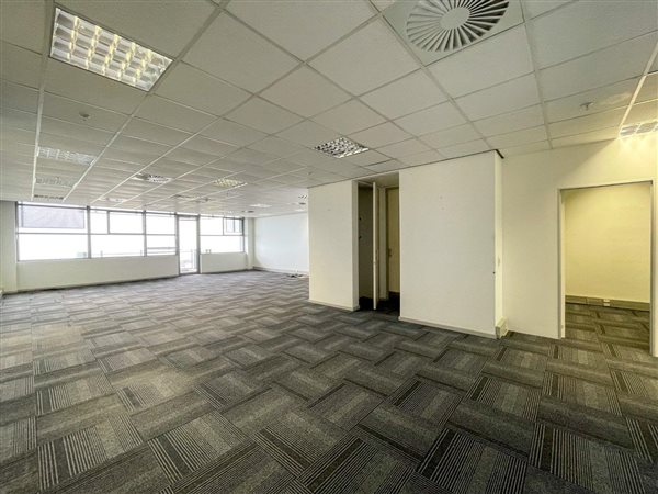 147  m² Commercial space