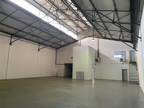 648  m² Industrial space