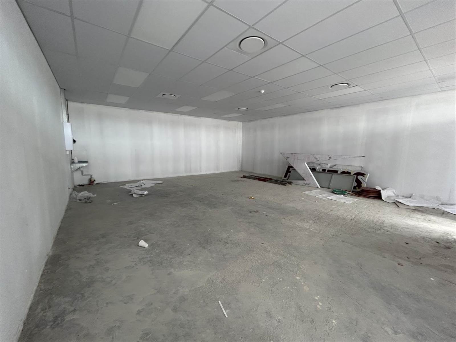 10000  m² Retail Space in Muizenberg photo number 9