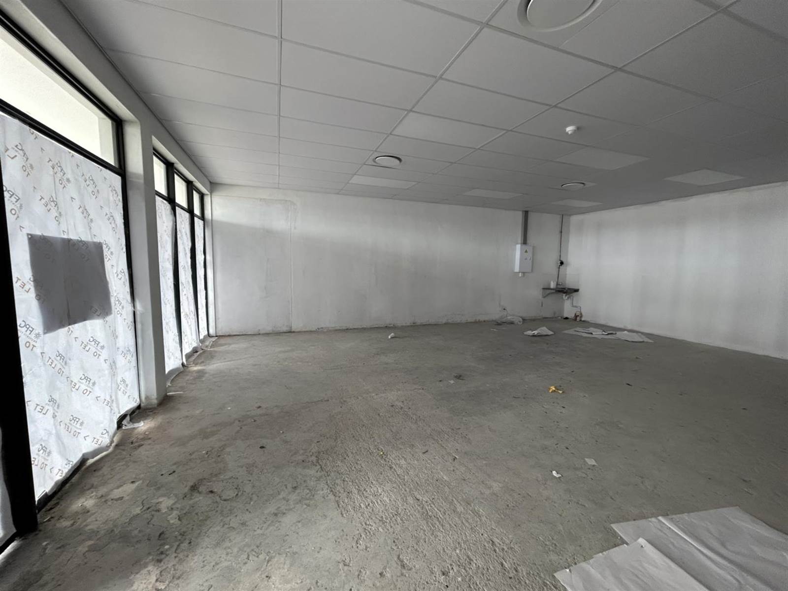 10000  m² Retail Space in Muizenberg photo number 8