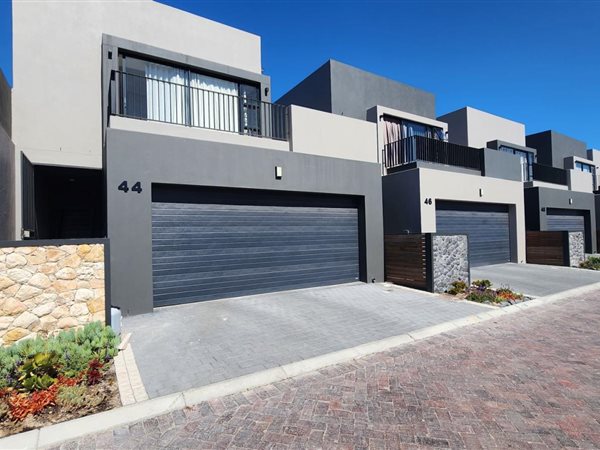 3 Bedroom Townhouse 3 Bedroom Townhouse