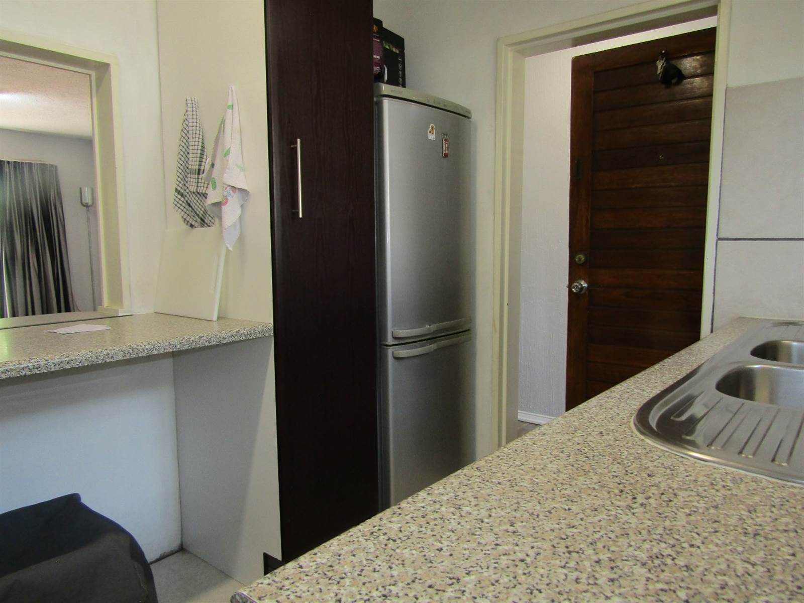 2 Bed Apartment in Eastleigh photo number 6