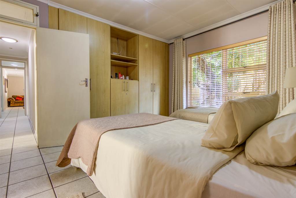 8 Bed House in Van Riebeeck Park photo number 12