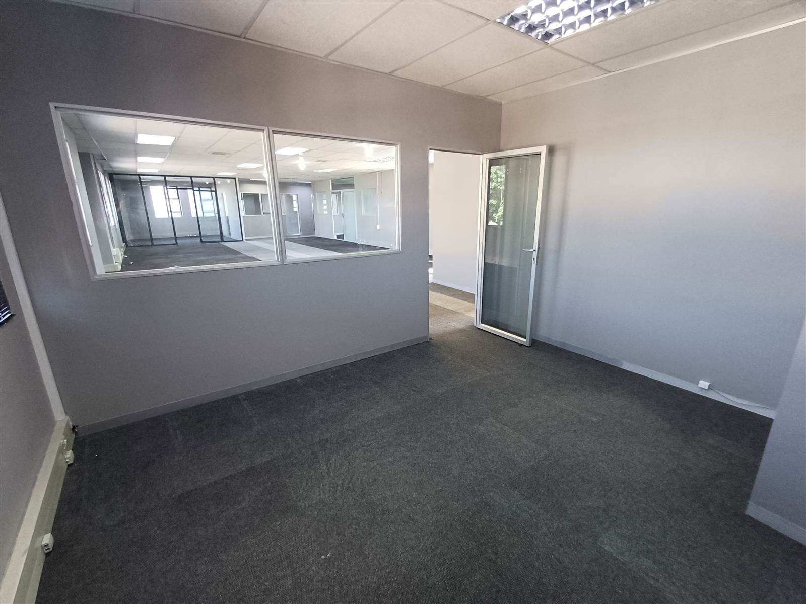 187  m² Commercial space in Essenwood photo number 16