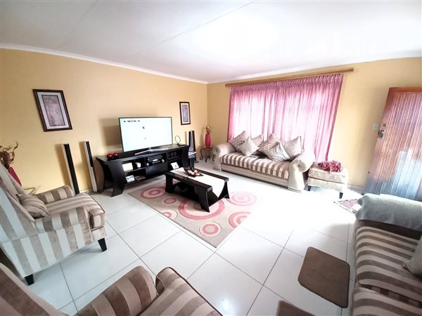 4.3 ha Smallholding 4.3 ha Smallholding