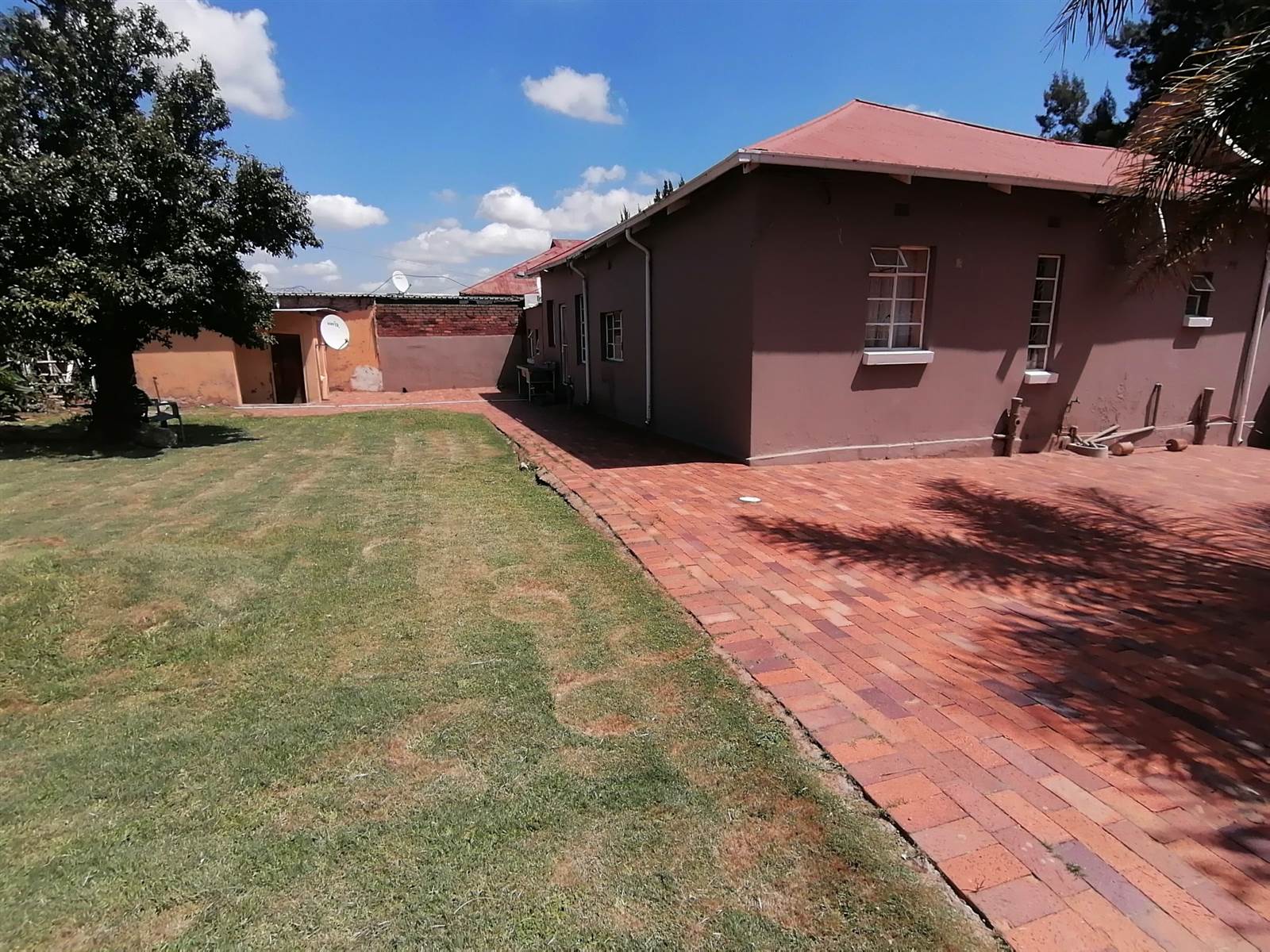 6 Bed House in Krugersdorp Central photo number 10