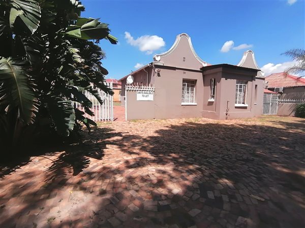 6 Bed House in Krugersdorp Central