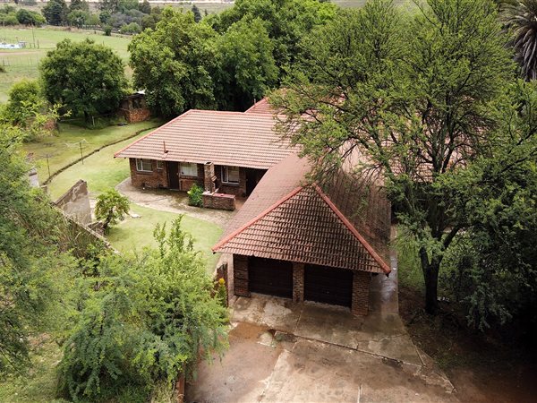 12 Bed House in Highveld Park