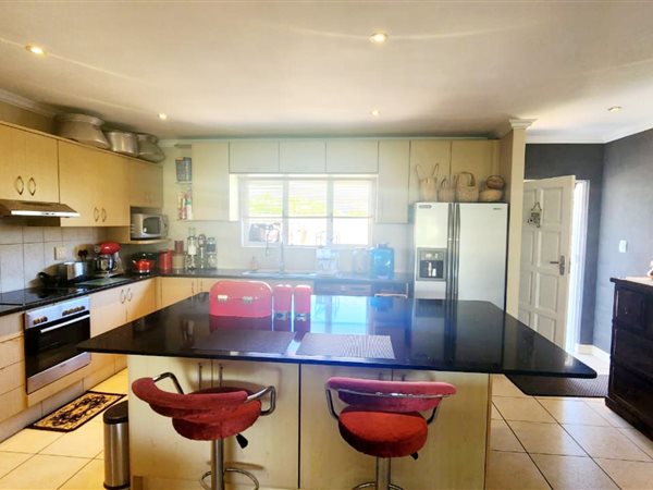 3 Bedroom Townhouse 3 Bedroom Townhouse