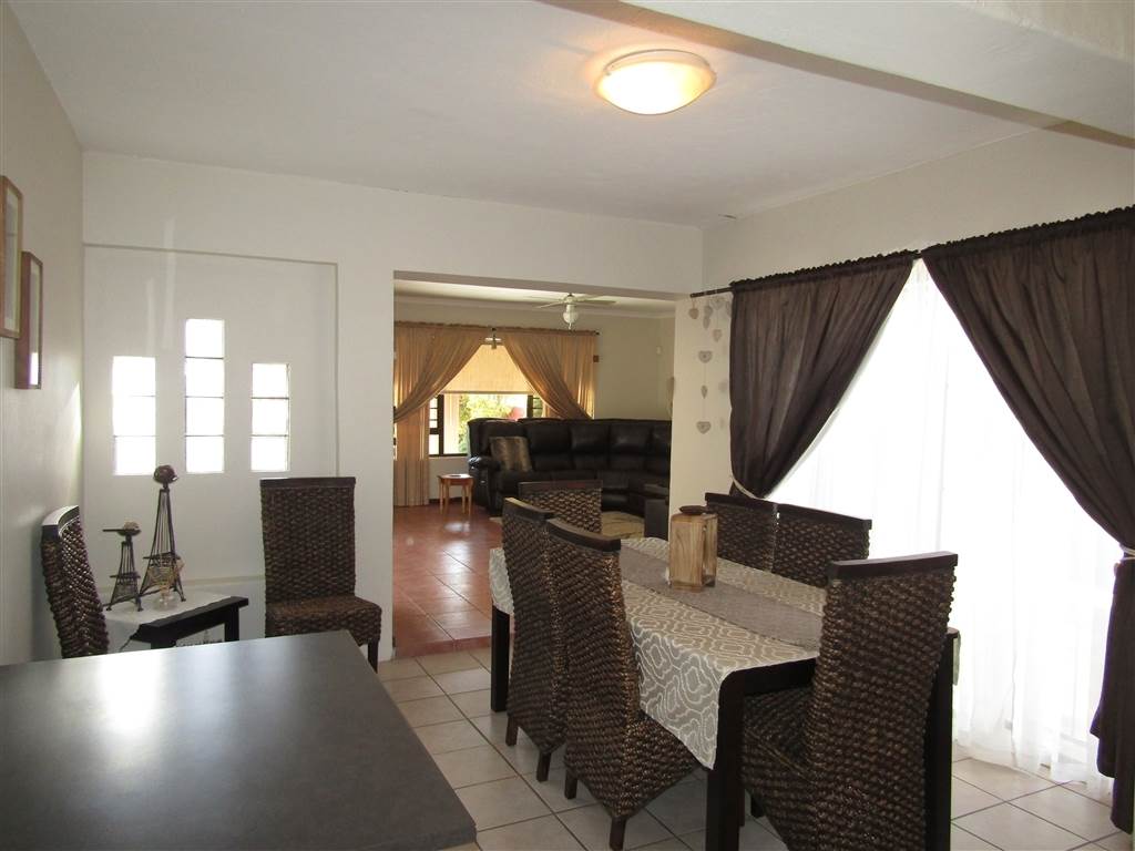 3 Bed House in Jeffreys Bay photo number 10