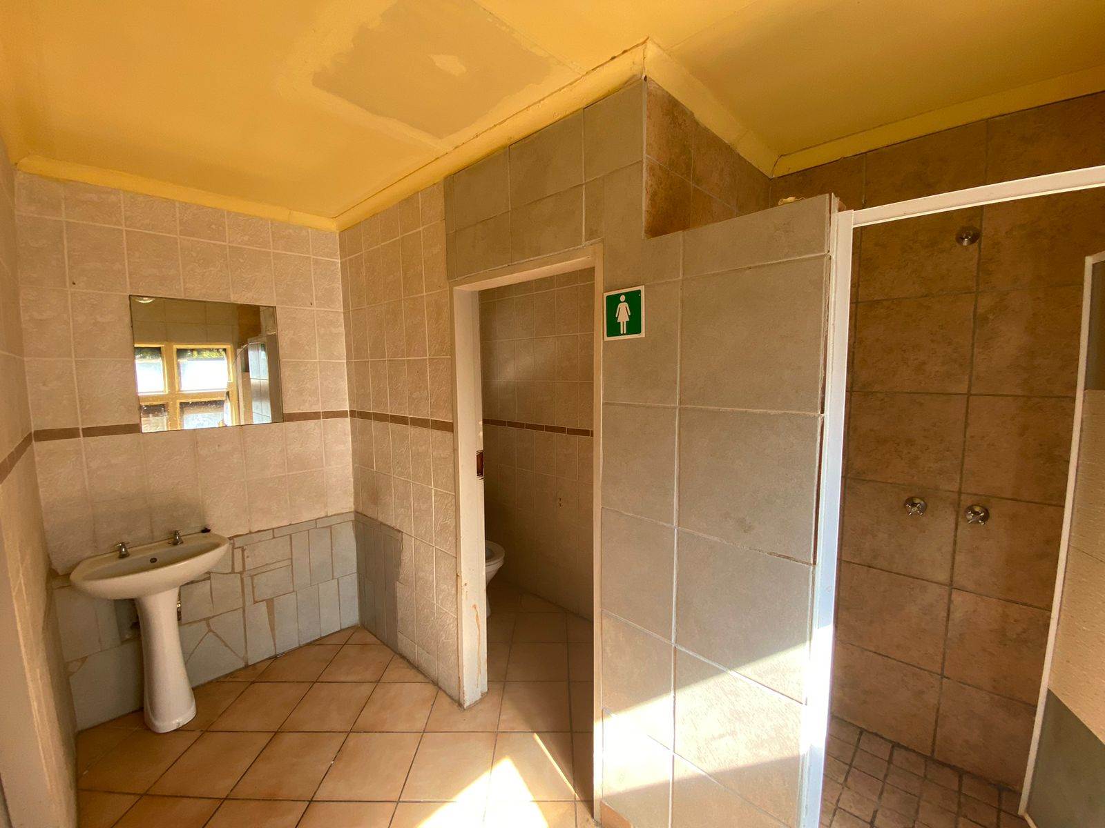 350  m² Commercial space in Pretoria North photo number 9
