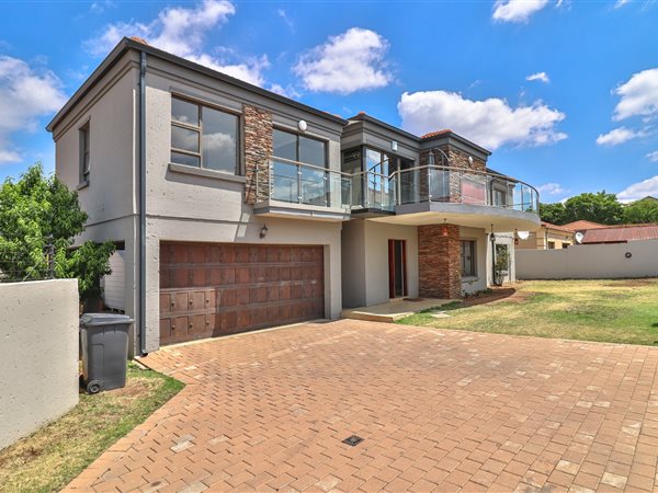 5 Bedroom House 5 Bedroom House