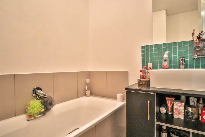 2 Bed Apartment in Cape Town City Centre photo number 30