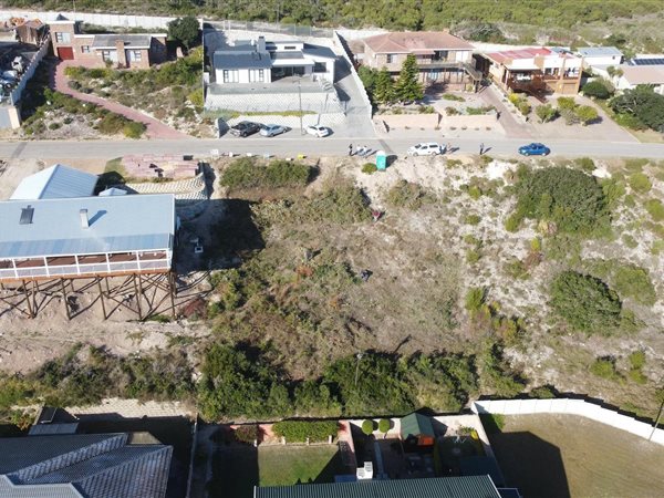 906 m² Land available in Klein Brak River