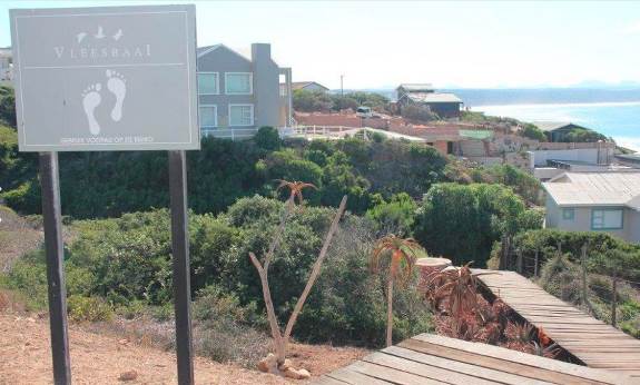 661 m² Land available in Vlees Bay photo number 4