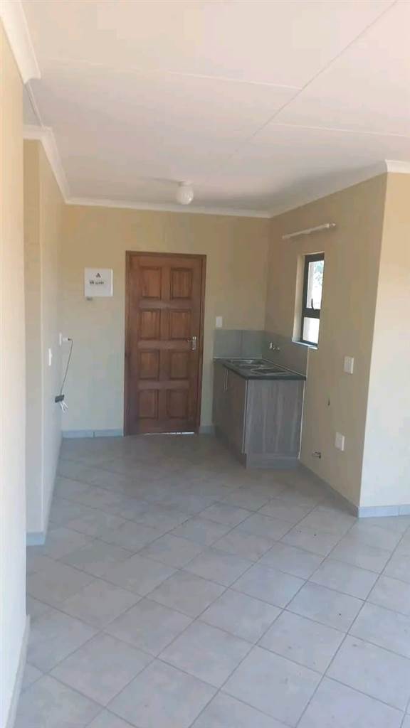 3 Bed House in Kwa Thema photo number 7