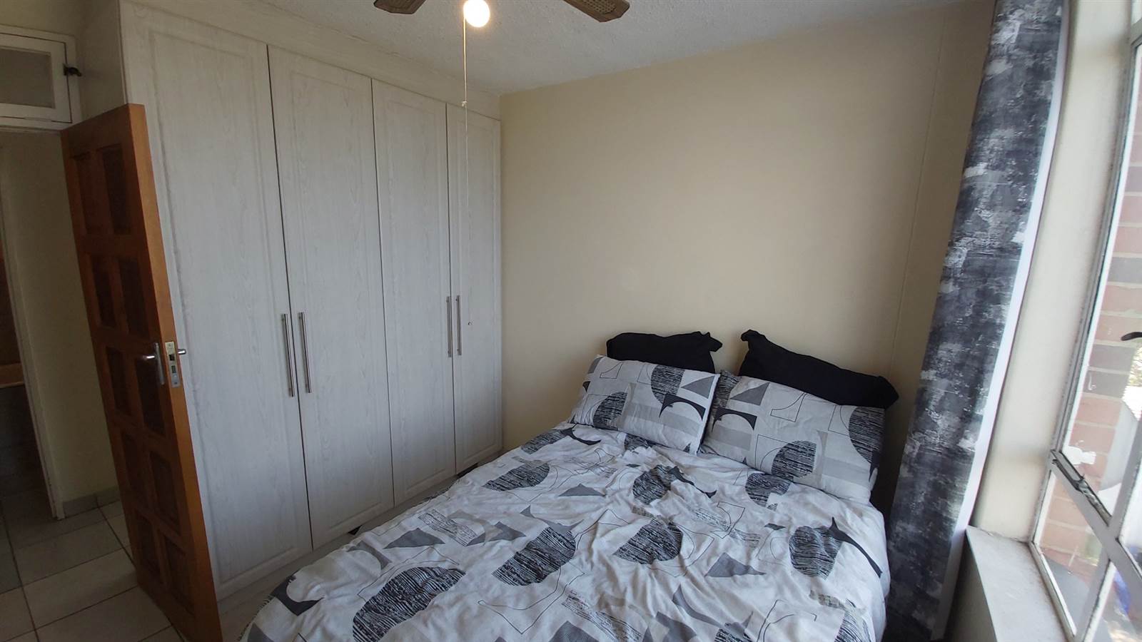 2 Bed Apartment in Essenwood photo number 7