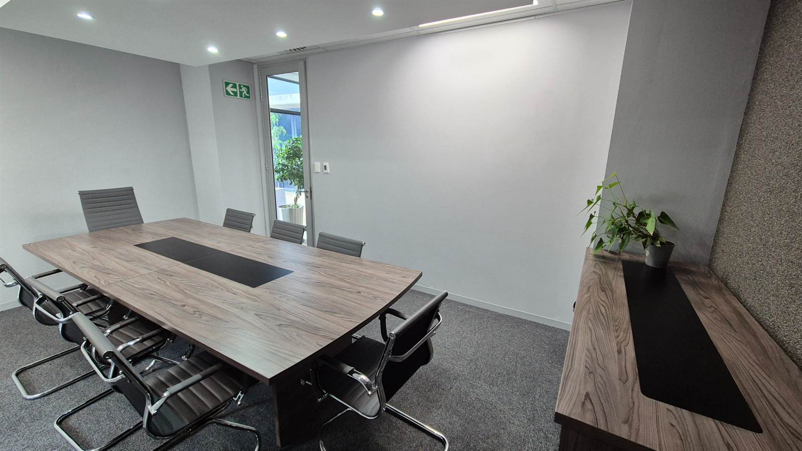 242  m² Office Space in Lynnwood photo number 2