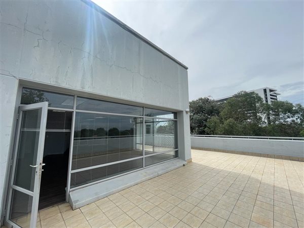 886.2  m² Commercial space
