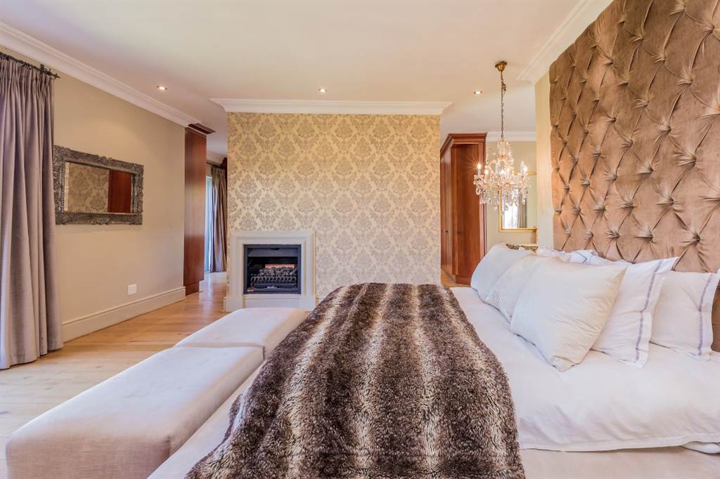 7 Bed House in Constantia photo number 12