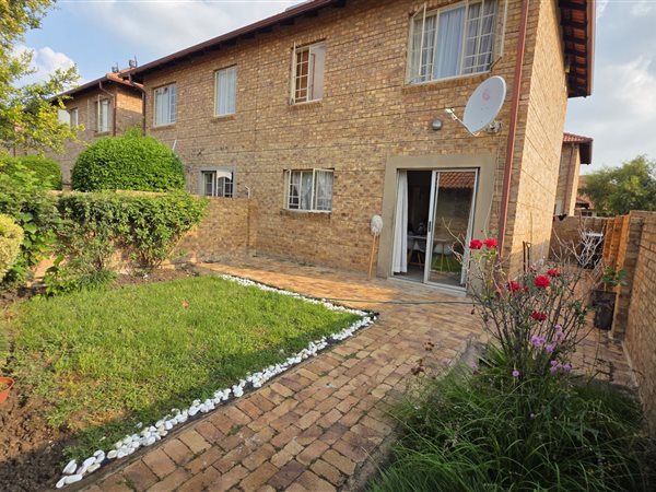 3 Bedroom Townhouse 3 Bedroom Townhouse