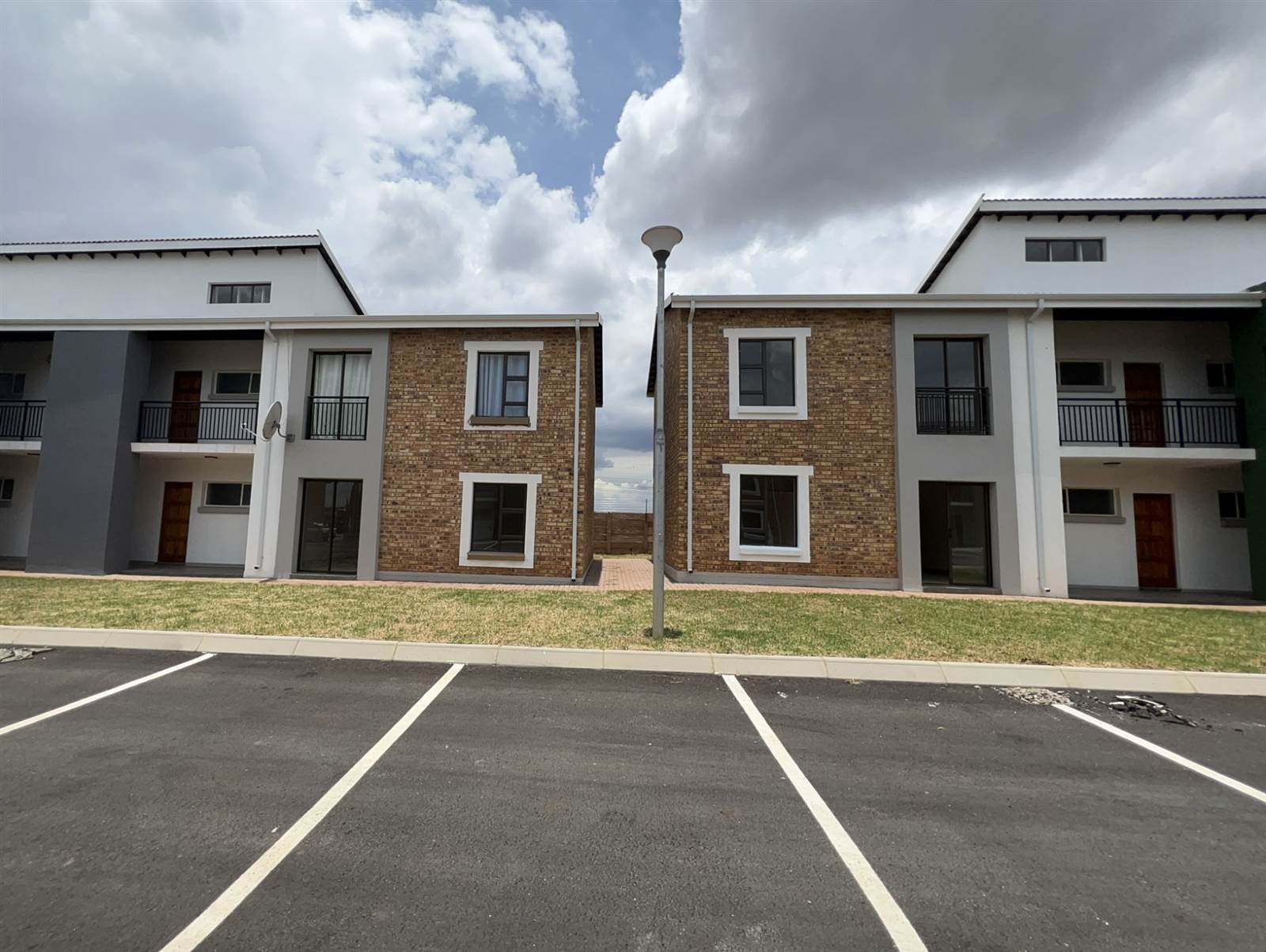 2 Bed Apartment in Protea Glen photo number 2