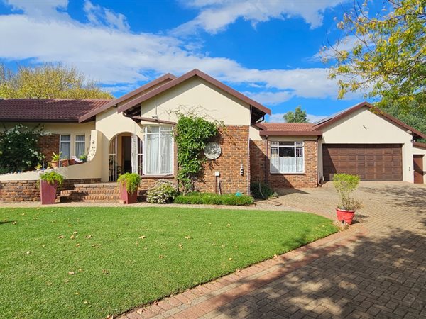 4 Bedroom House 4 Bedroom House
