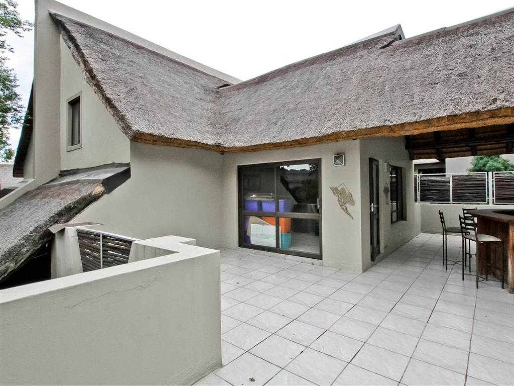 3 Bed Townhouse in Fourways photo number 13